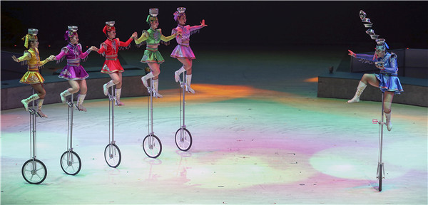 Chinese acrobats steal the show in Shandong