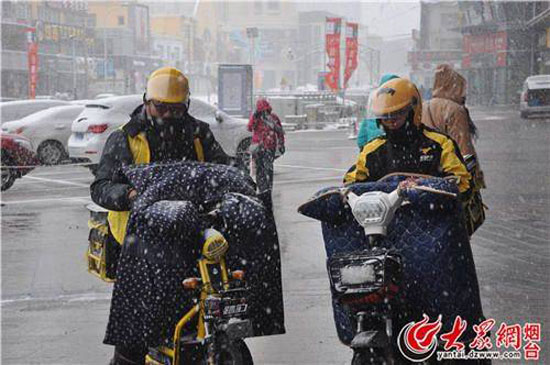 Yantai witnesses heavy snowfall