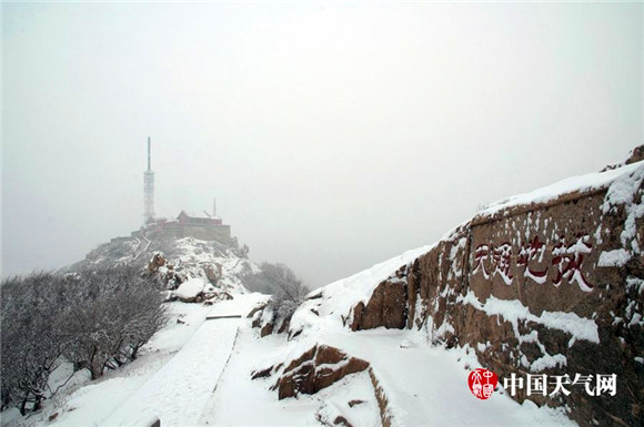First snowfall of the season comes to Tai'an