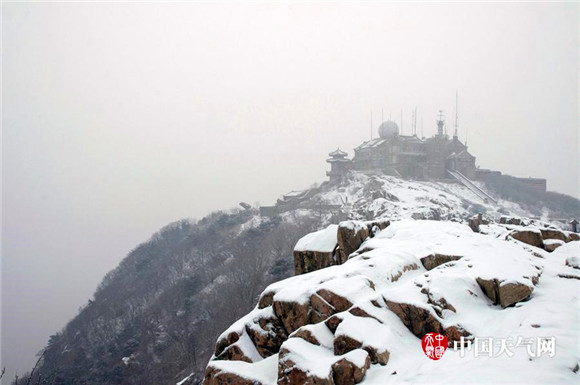First snowfall of the season comes to Tai'an