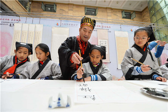 Shandong primary school promotes calligraphy culture