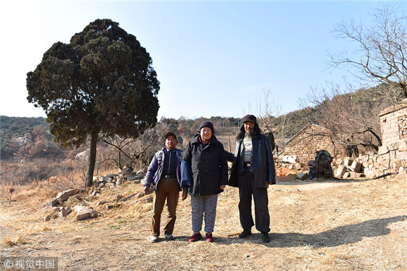 Family lives secluded life on mountain for generations