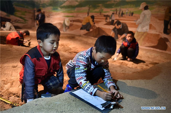 Children experience simulated archaeological excavation at Shandong Museum