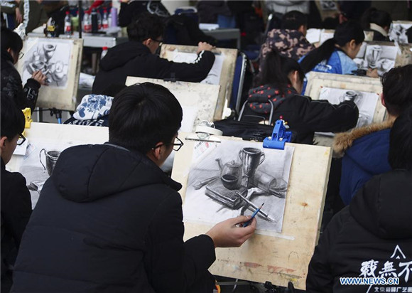 Over 6,000 students attend fine arts exam of Shandong University of Art & Design