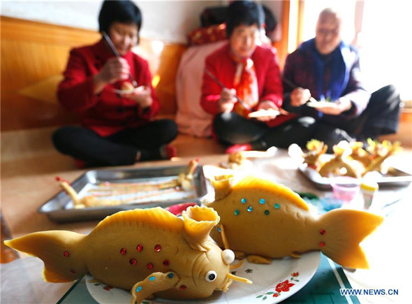 Dough lamps made to greet Lantern Festival in Qingdao