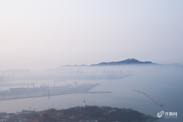 Mysterious foggy view seen in E China's Yantai