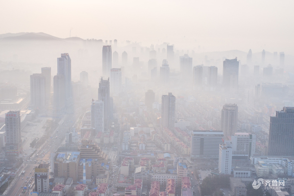 Mysterious foggy view seen in E China's Yantai