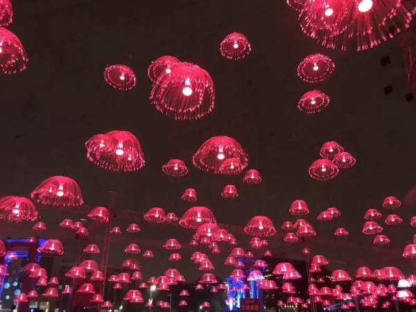 Gorgeous light show on display in Yantai Golden Beach