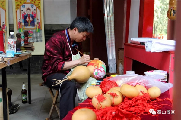 Excitement of Dongyue Temple Fair