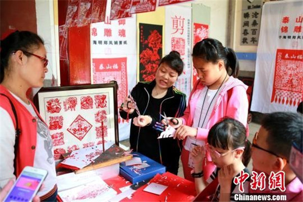 Excitement of Dongyue Temple Fair