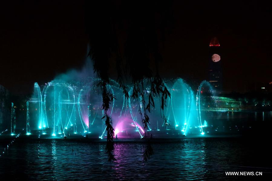 Water show dazzles Daming Lake in Jinan