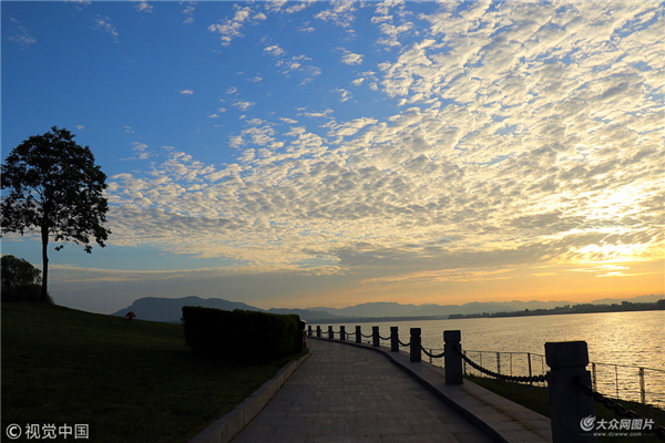 Qingyun Lake captured through lens