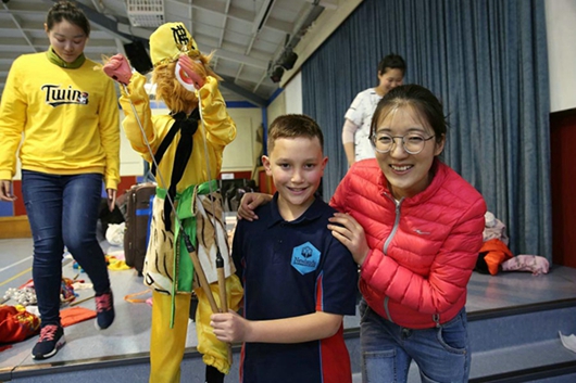 'Journey to the West' puppet show captivates New Zealand students