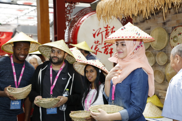 In pics: Overseas students experience delights of Linyi