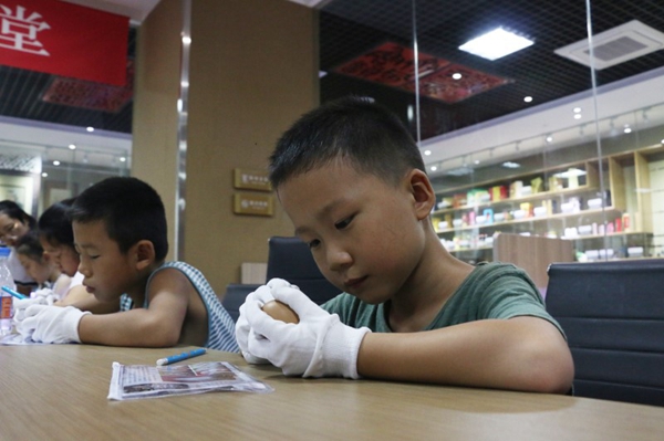 Shandong intangible cultural heritage classroom: the art of egg carving