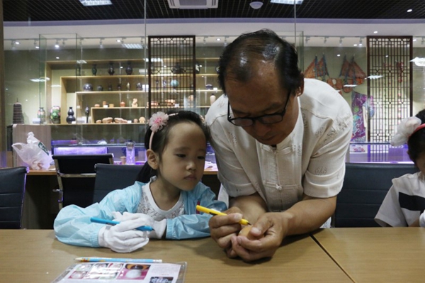 Shandong intangible cultural heritage classroom: the art of egg carving