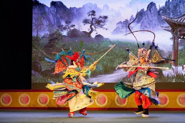 Chinese opera singers compete for the best in Wenshang