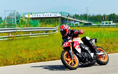 Car, motorcycle racing-themed activity thrills Tai'an