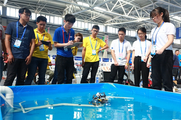 Robots swim ahead at intl underwater contest