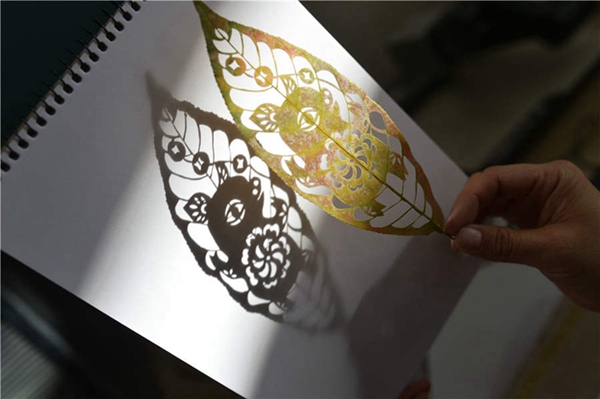 Qingdao students make creative leaf art