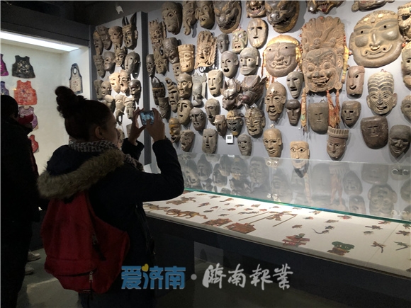 Expats experience traditional culture in Jinan