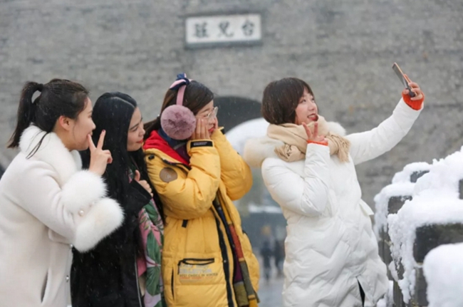 In pics: snow adorns Taierzhuang ancient town