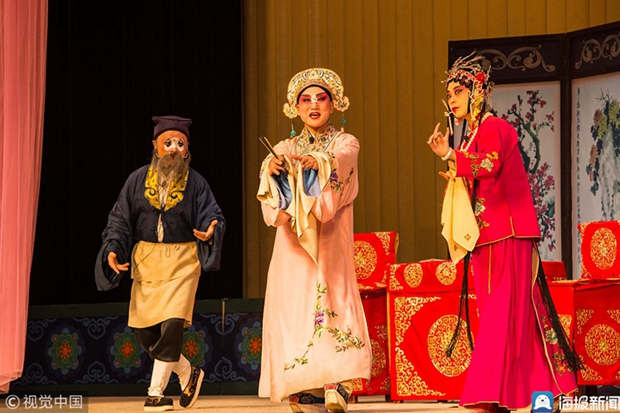 In pics: traditional opera tunes up in Qingzhou