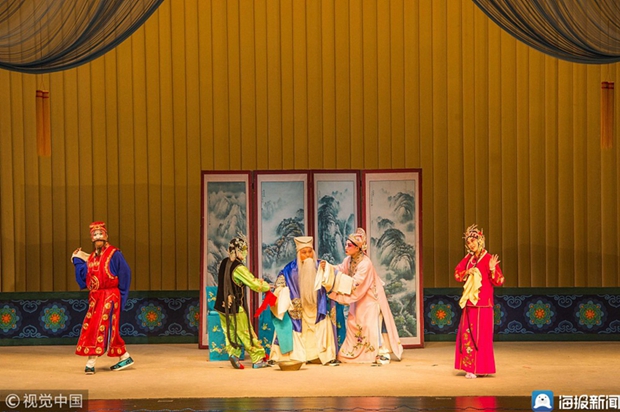 In pics: traditional opera tunes up in Qingzhou