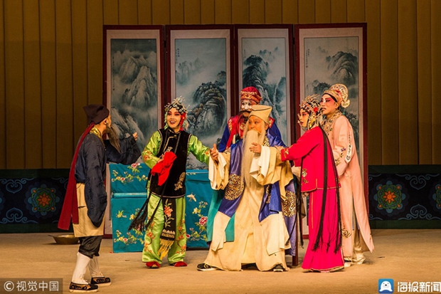 In pics: traditional opera tunes up in Qingzhou