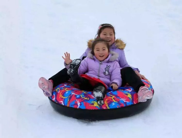Enjoy winter fun at Tianyi Lake scenic area