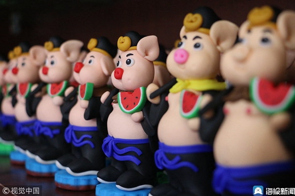 Dough figurines of pigs greet Chinese New Year in Linyi