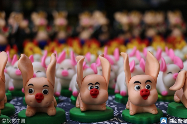 Dough figurines of pigs greet Chinese New Year in Linyi