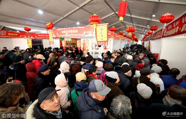 Jinan residents throng Chinese New Year bazaar