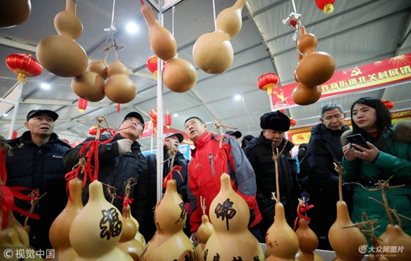 Jinan residents throng Chinese New Year bazaar