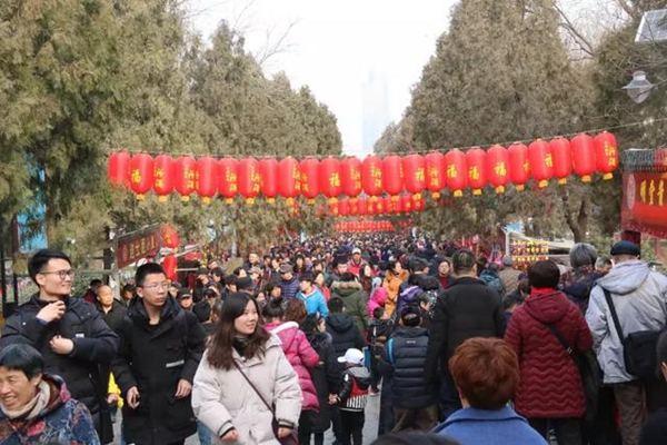 Qianfo Mountain marks Spring Festival with traditional temple fair