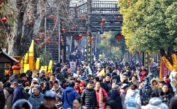 New Year festivities held in Taierzhuang ancient town