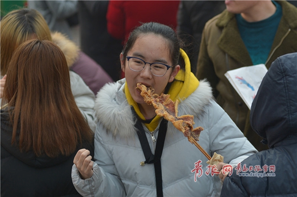 In pics: Qingdao folk fair bustles with shoppers