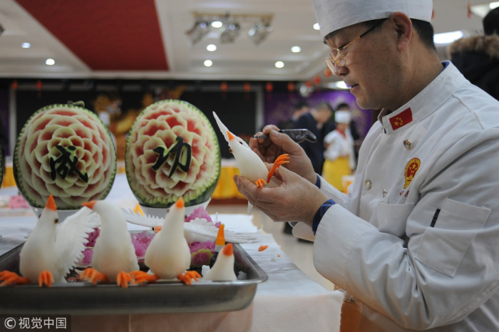 Splendid Shandong cuisine art displayed in Yantai