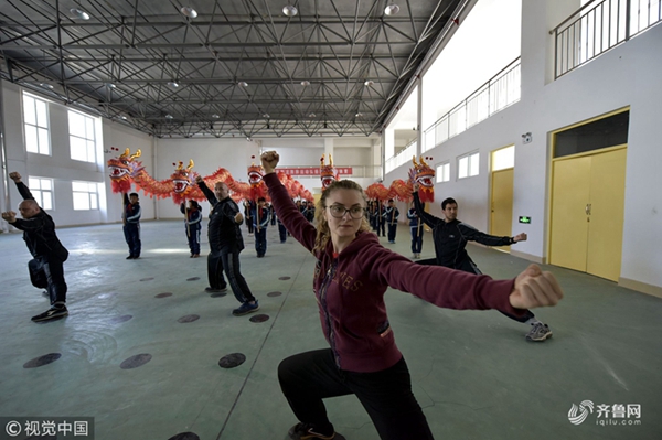 Expats experience traditional martial arts in Liaocheng