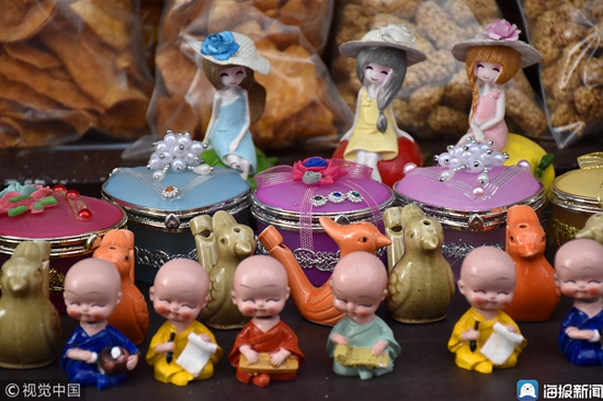 Decades-old crafts displayed at Weifang temple fair
