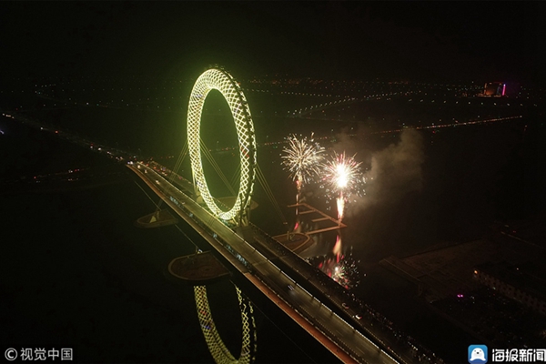 Light and firework show lights up world's biggest shaftless ferris wheel