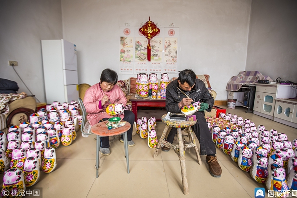 Folk artists make clay figurines in Binzhou