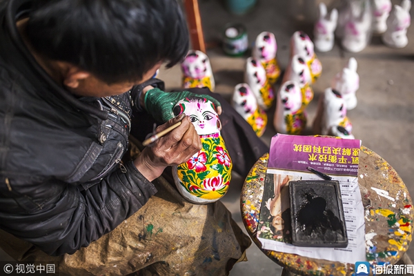 Folk artists make clay figurines in Binzhou