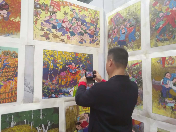 Chinese traditional artworks shine in Weifang