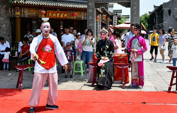Taierzhuang ancient town celebrates Dragon Boat Festival