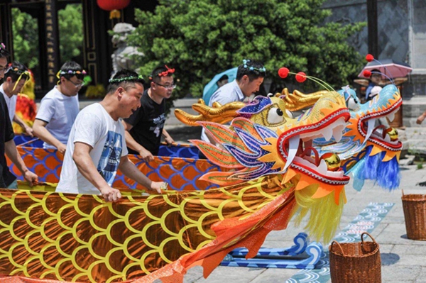Taierzhuang ancient town celebrates Dragon Boat Festival