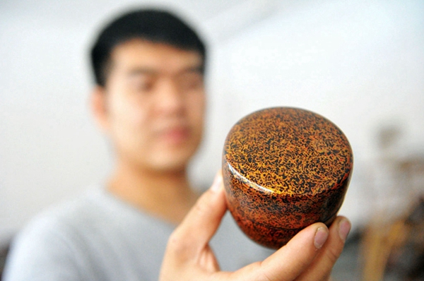 Young man polishes business with Chinese lacquerwork