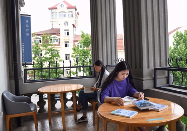 Bookstores become new attractions in Qingdao