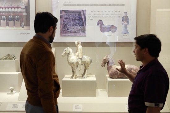Eurasian journalists visit Qingzhou Museum