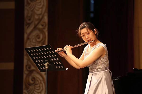 International musicians perform at Qingdao music event